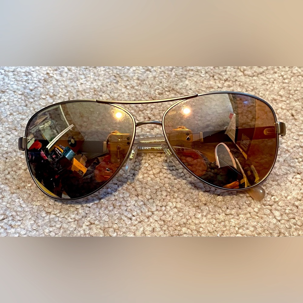 😎 Burberry Sunglasses 😎